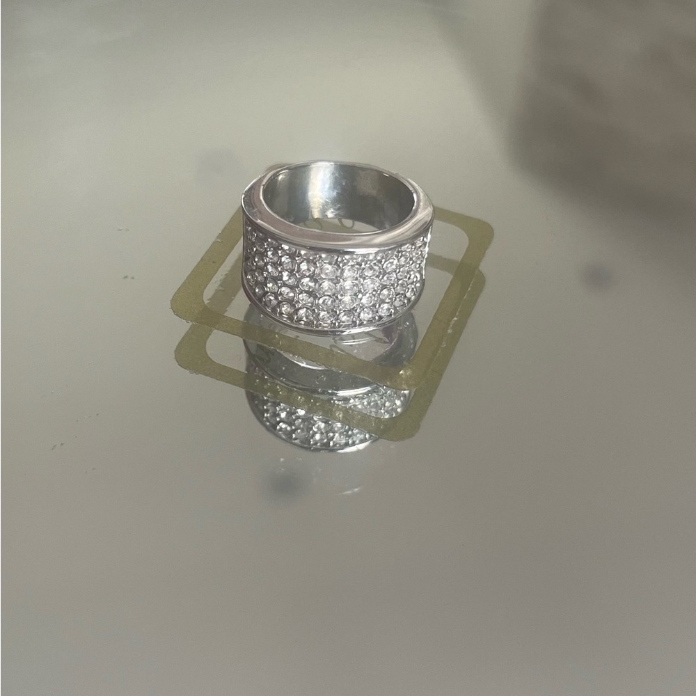 Silver plated ring with Crystals